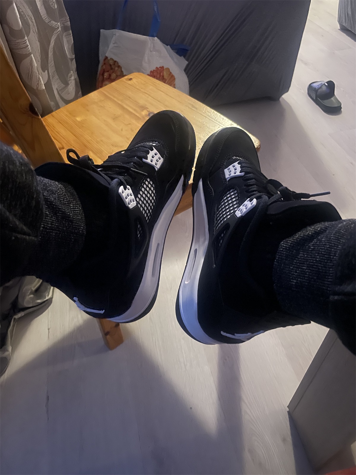 Air Jordan 4 “White Thunder” 2024 （LN5 A1 batch) photo review