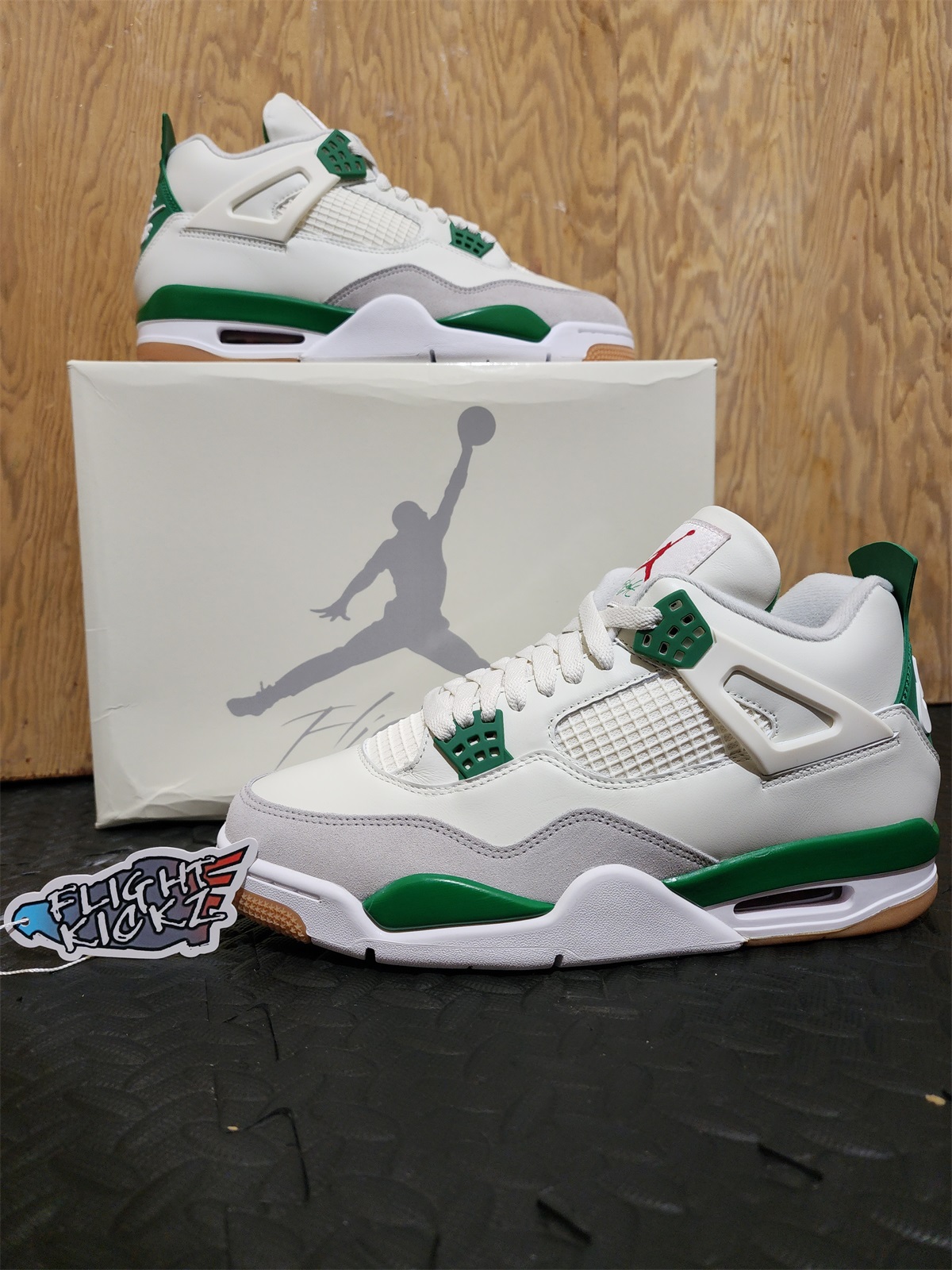 Nike SB x Air Jordan 4 “Pine Green” 2023 (LN5 A1 Batch) photo review