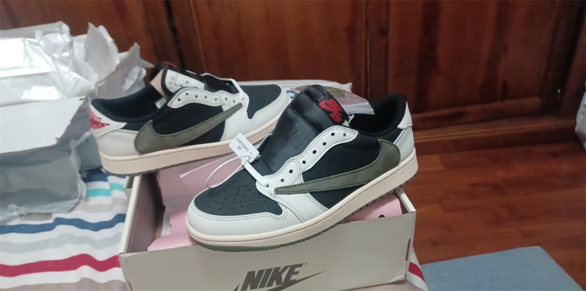 Travis Scott x Air Jordan 1 Low OG SP Olive（A2 Batch) photo review