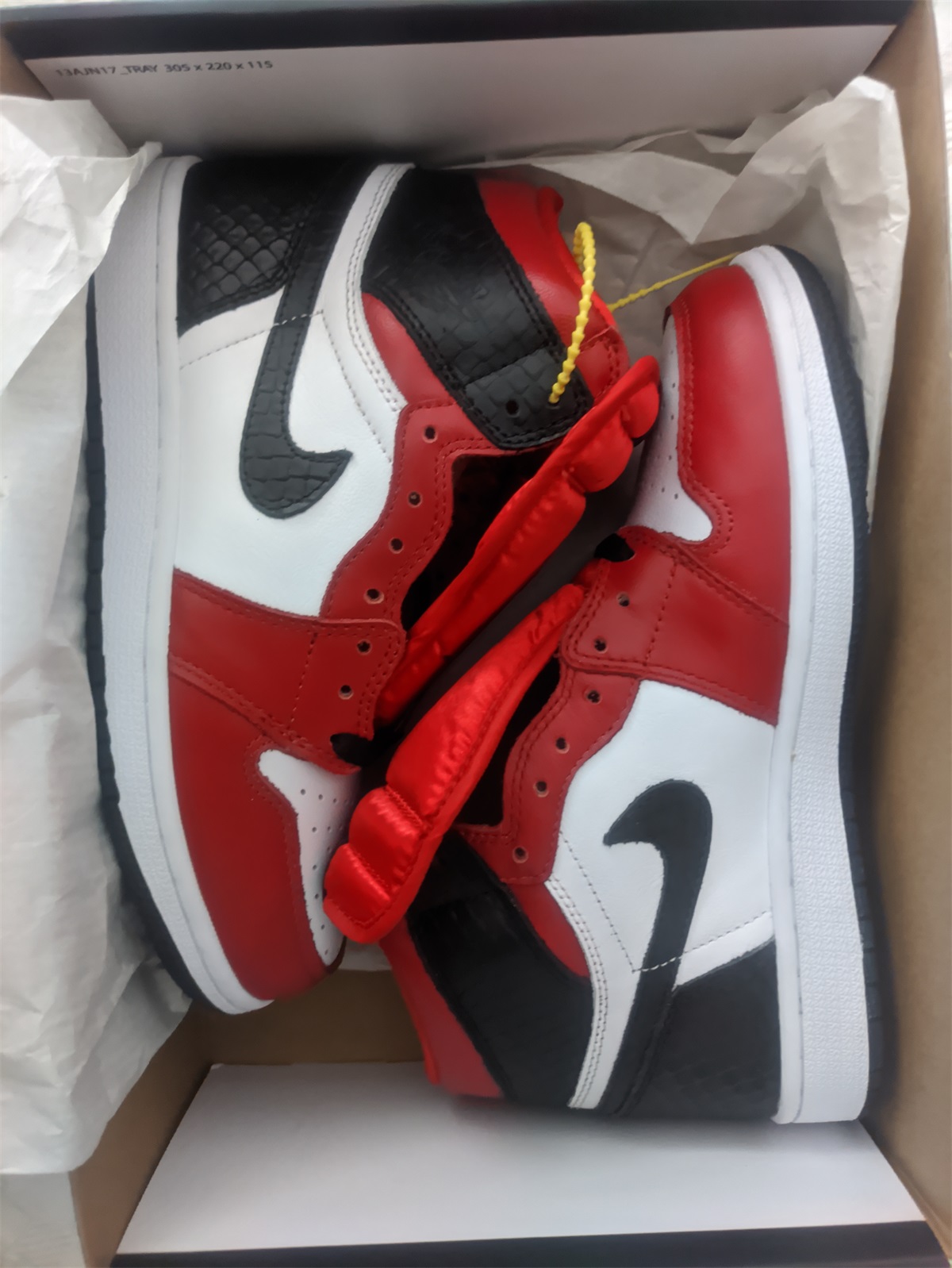 Air Jordan 1 Retro Satin Red 2020 photo review