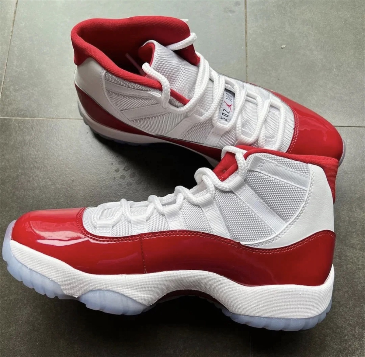 Air Jordan 11 Retro Cherry 2022 (LN5 A1 Batch) photo review