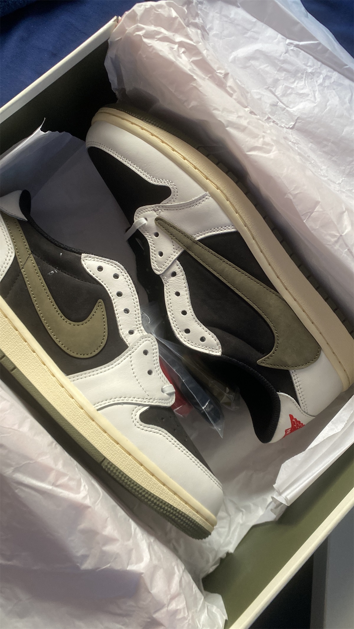 Travis Scott x Air Jordan 1 Low OG SP WMNS Olive (LN5 A1 Batch) photo review