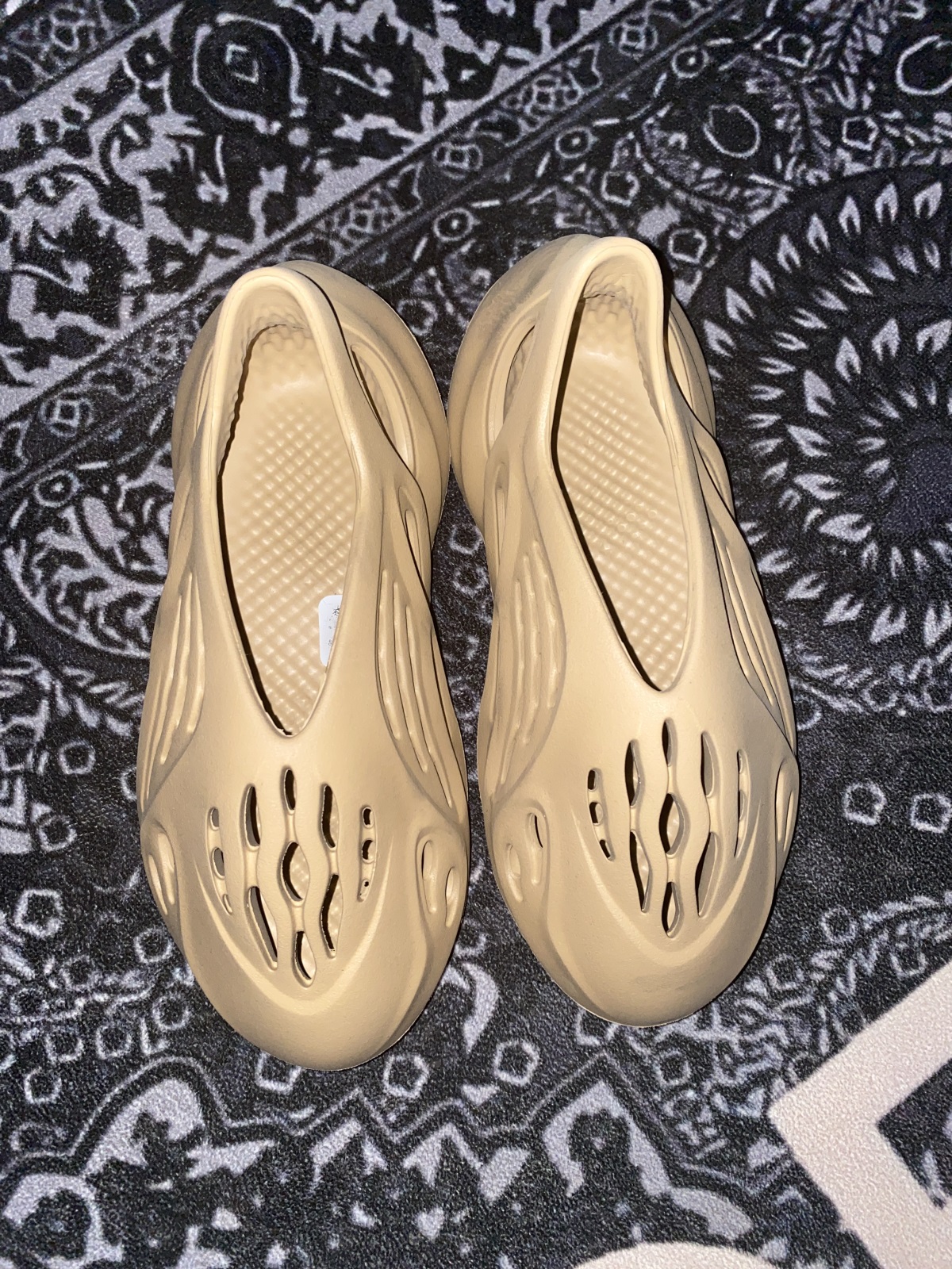 Yeezy Foam RNNR Ochre (GW3354 土黄）(LN5 A1 Batch) photo review