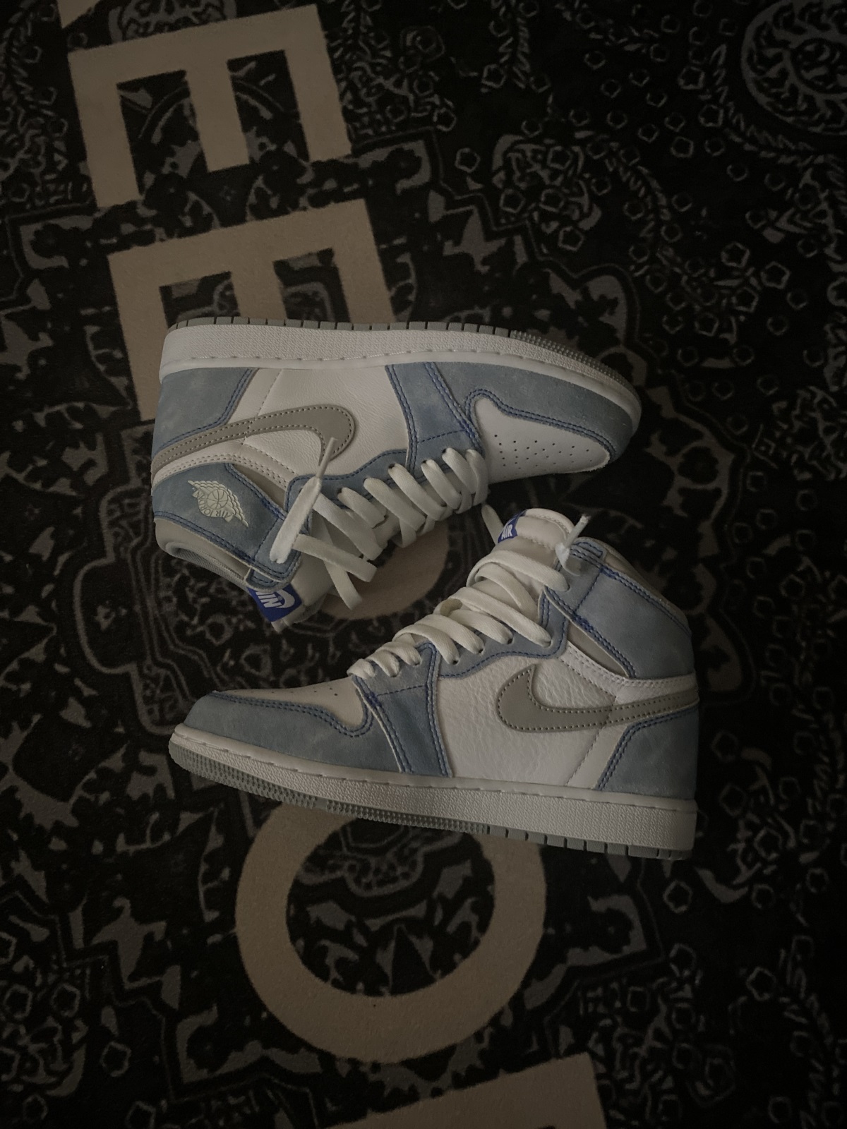 Jordan 1 Retro High OG Hyper Royal 2021(LN5 A1) photo review