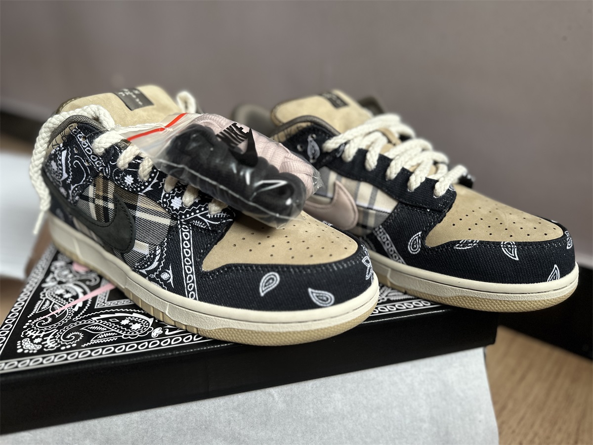 Travis Scott x Nike SB Dunk Low(LN5 A1 Batch) photo review