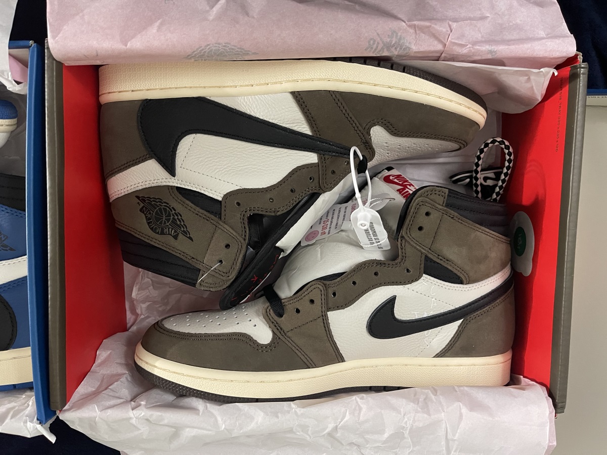 Travis Scott x Air Jordan 1 2019 (LN5 A1 Batch) photo review