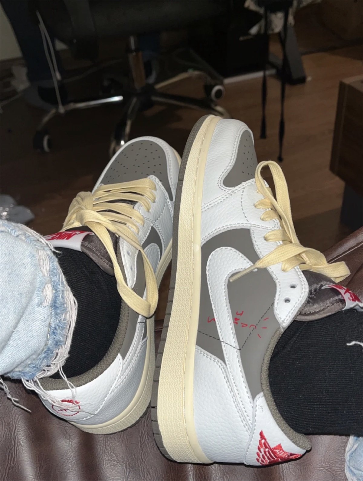 Travis Scott x Air Jordan 1 Low OG Reverse Mocha (LN5 A1 Batch) photo review