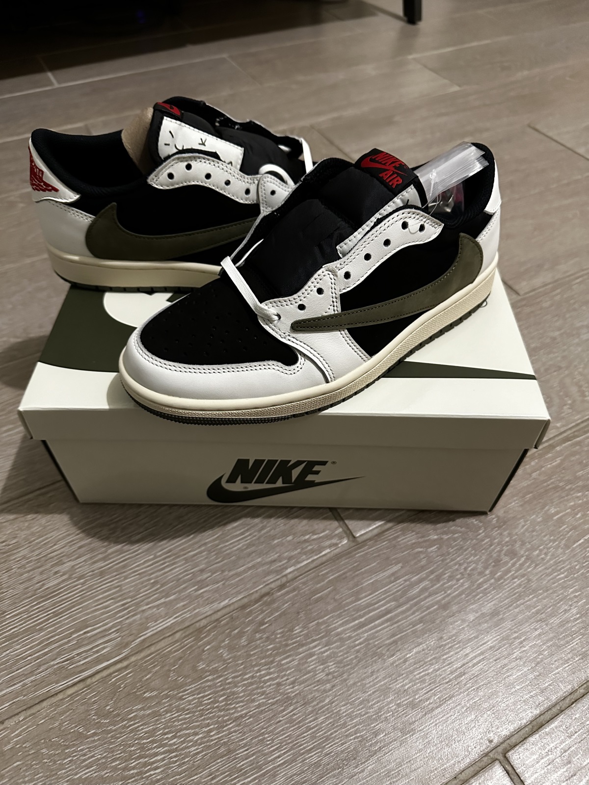Travis Scott x Air Jordan 1 Low OG SP WMNS Olive (LN5 A1 Batch) photo review