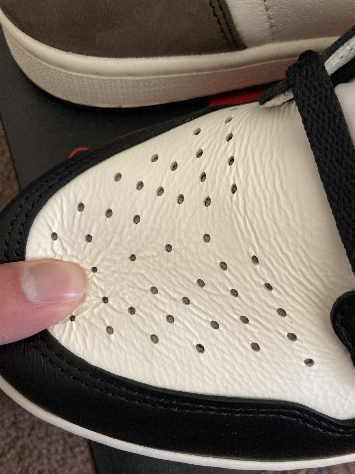 Jordan 1 Retro High Dark Mocha 2020 (LN5 A1 Batch) photo review