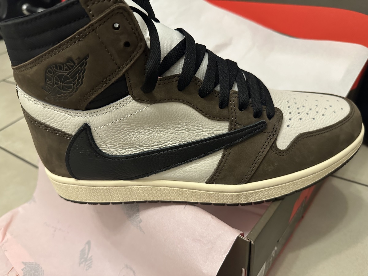 Travis Scott x Air Jordan 1 2019 (LN5 A1 Batch) photo review