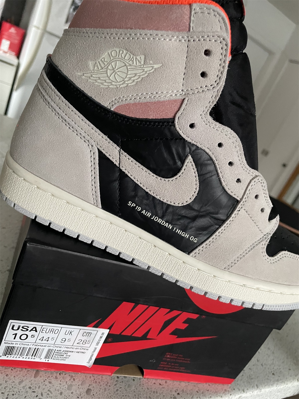 Air Jordan 1 Retro High OG Grey Crimson 2019 photo review
