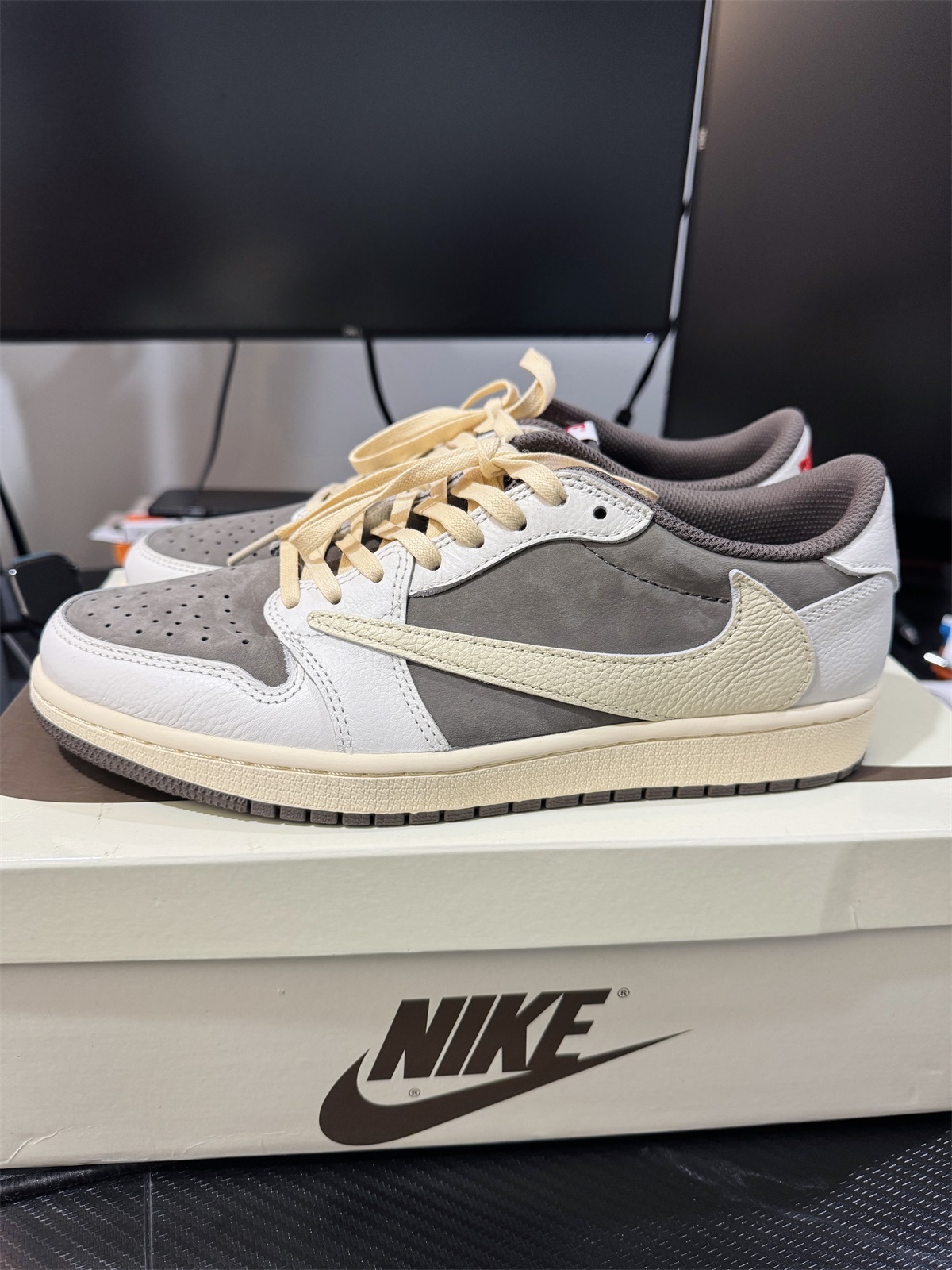 Travis Scott x Air Jordan 1 Low OG Reverse Mocha (LN5 A1 Batch) photo review
