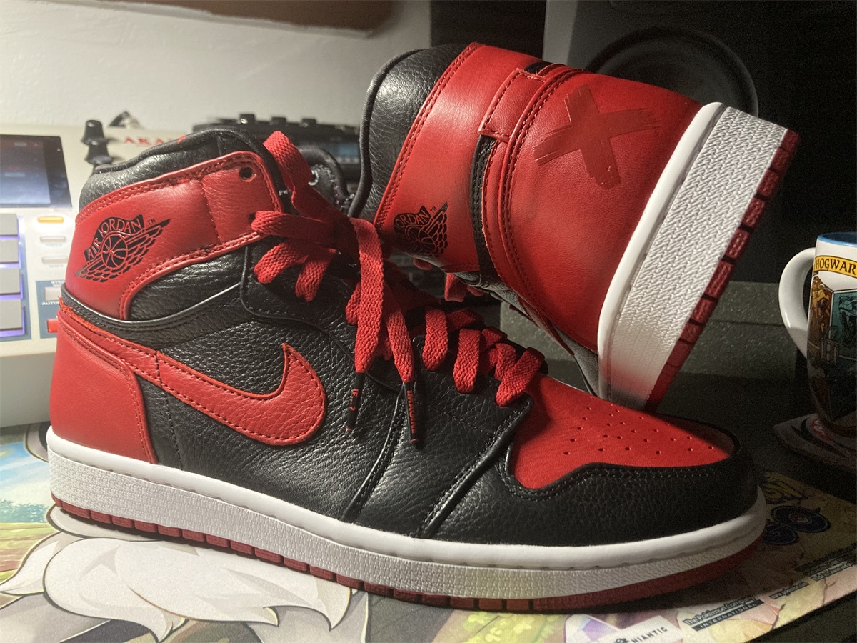 Air Jordan 1 OG Banned/Bred 2011 (LN5 A1 ,Deadstock,with tiny Flaws) photo review