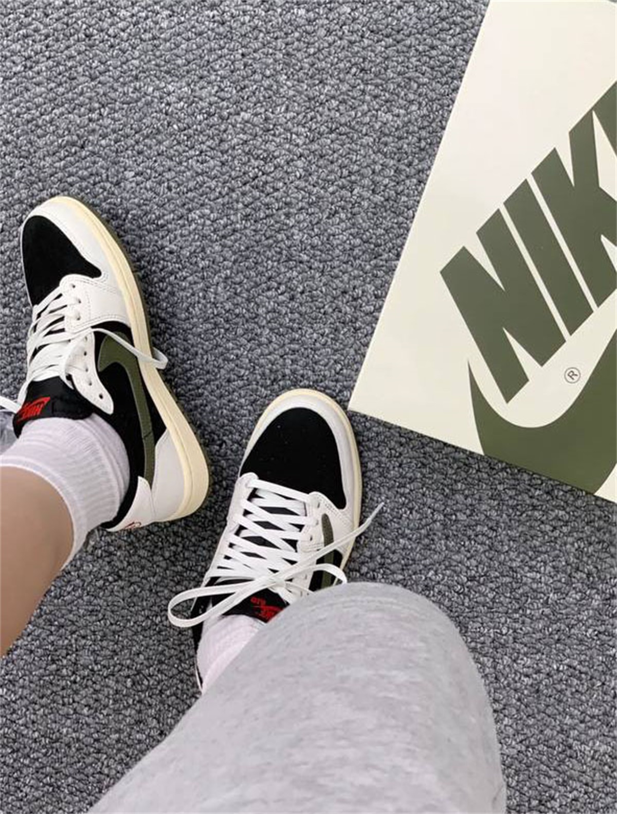 Travis Scott x Air Jordan 1 Low OG SP WMNS Olive (LN5 A1 Batch) photo review