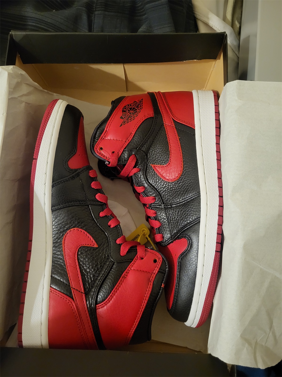 Air Jordan 1 OG Banned/Bred 2011 (LN5 A1 ,Deadstock,with tiny Flaws) photo review