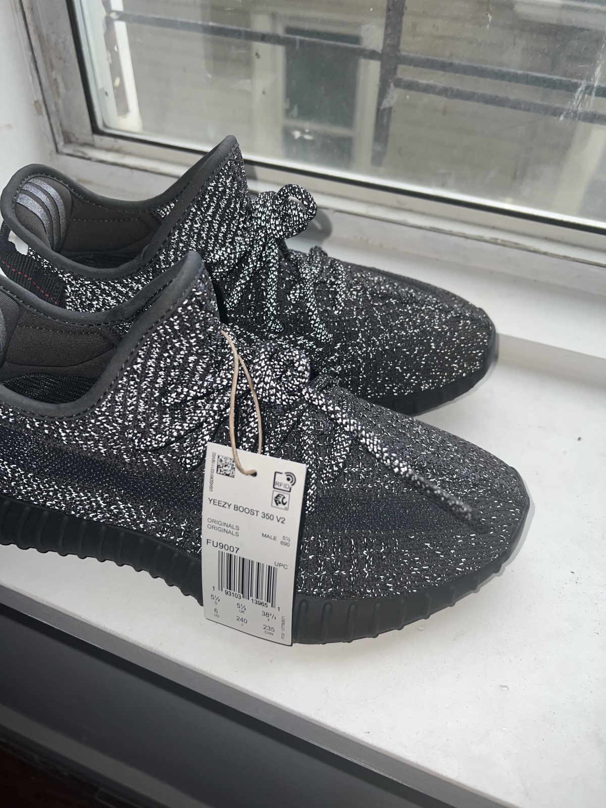 Yeezy 350 Boost V2 Black Static Black Reflective (LN5 A1) photo review