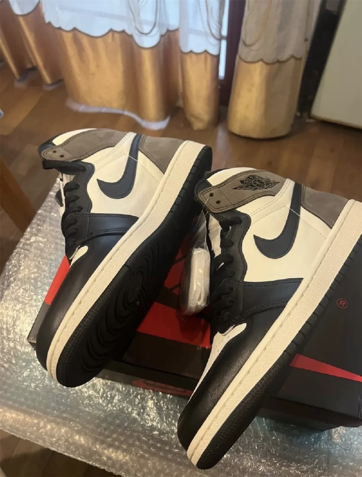 Jordan 1 Retro High Dark Mocha 2020 (LN5 A1 Batch) photo review