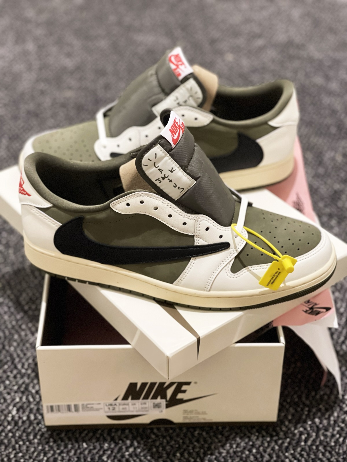 Travis Scott x Air Jordan 1 ' Medium Olive' (LN5 A1 Batch) photo review