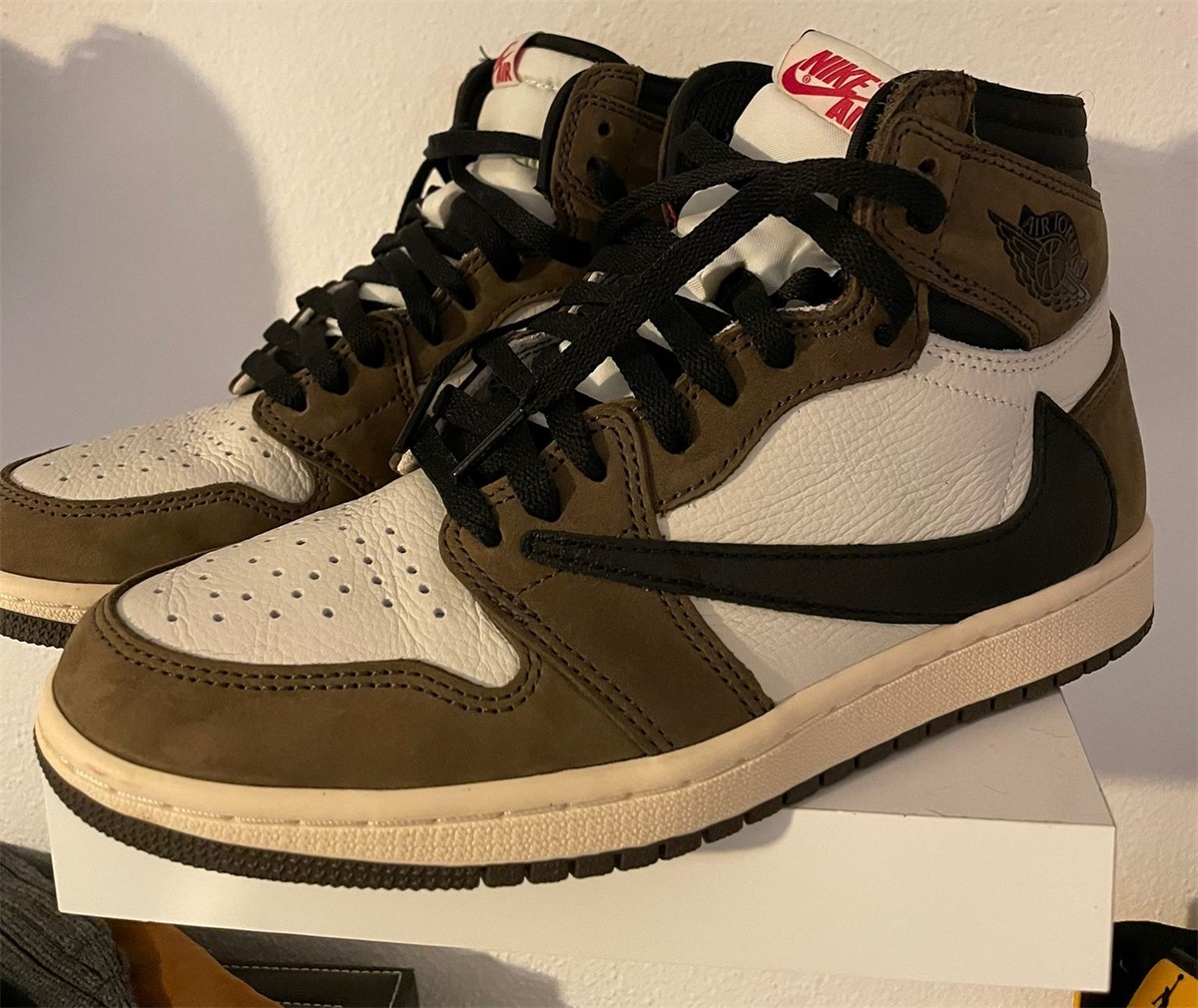 Travis Scott x Air Jordan 1 2019 (LN5 A1 Batch) photo review