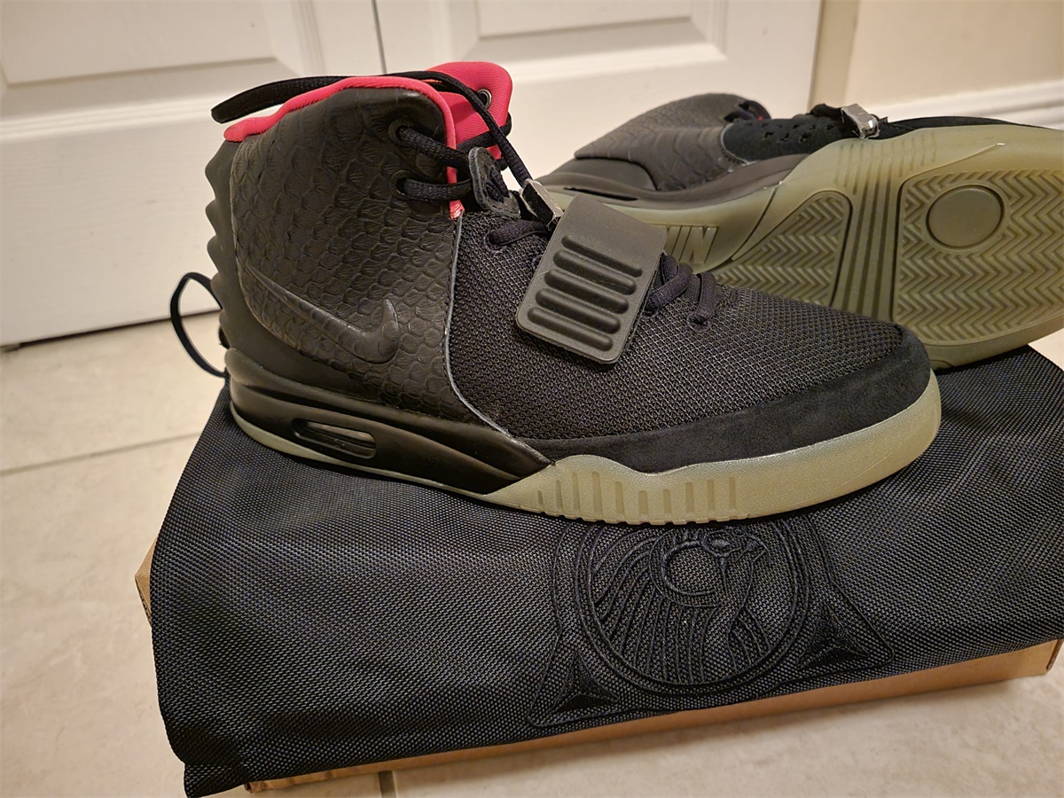 Nike Air Yeezy 2 NRG Solar Red photo review