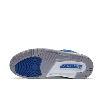 Air Jordan 3 Retro ‘Varsity Royal’