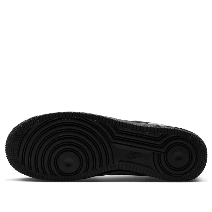 Nike Air Force 1 ’07 LV8 ‘Desert Khaki Black’