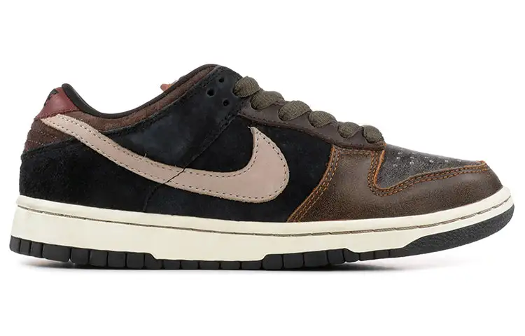 Nike SB Dunk Low Premium ‘Strummer’