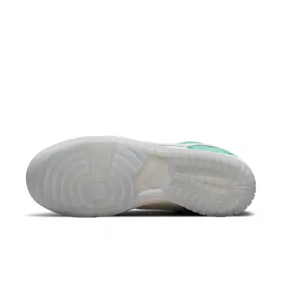 Nike x Kasina Dunk Low ‘Road Sign’