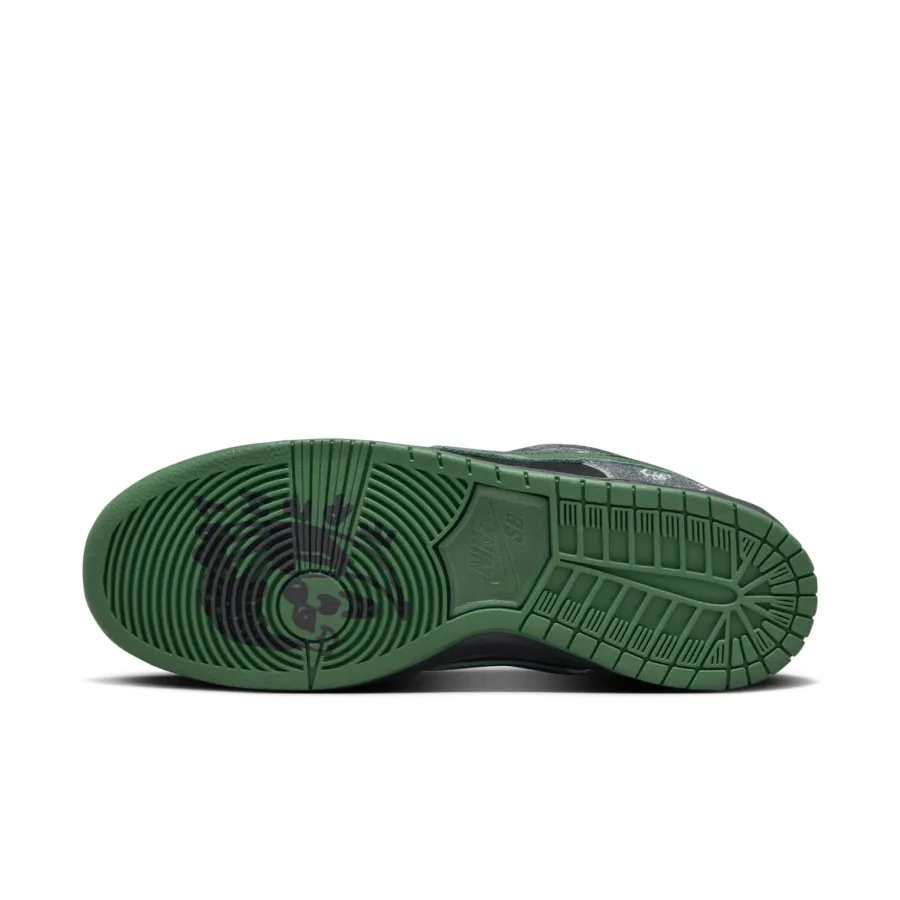 Nike x There Skateboard SB Dunk Low Pro ‘Anthracite Gorge Green’