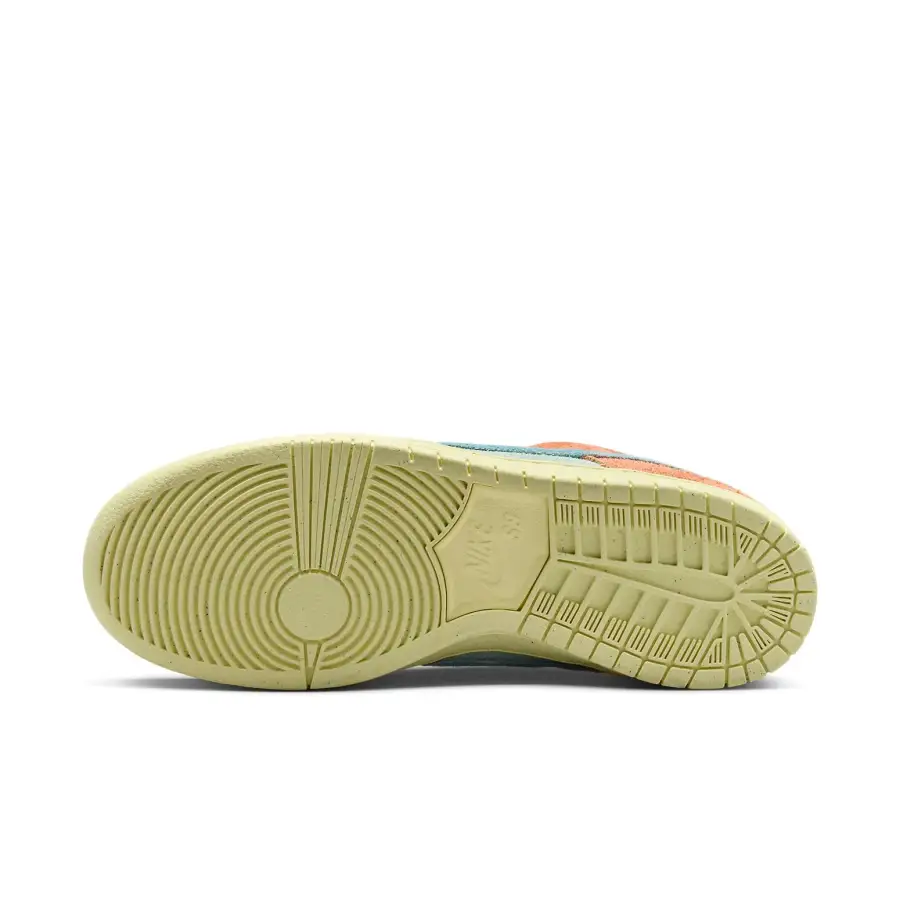 Nike SB Dunk Low ‘Orange Emerald Rise’