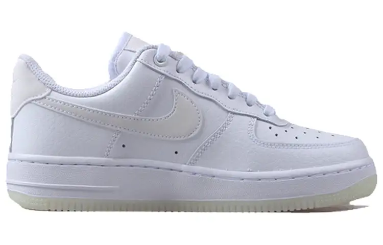 Nike Air Force 1 ’07 Essential ‘Triple White’