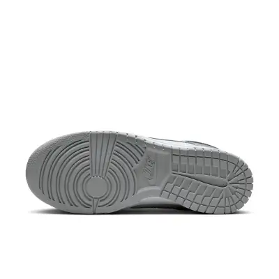 Nike Dunk Low ‘Metallic Silver’