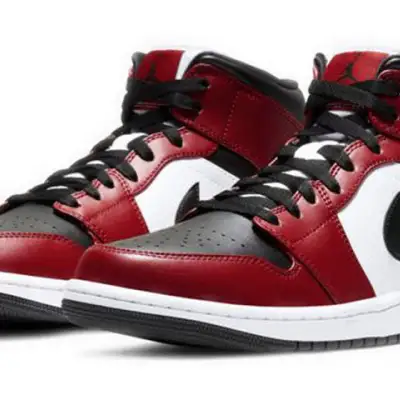 Air Jordan 1 Mid ‘Chicago Black Toe’