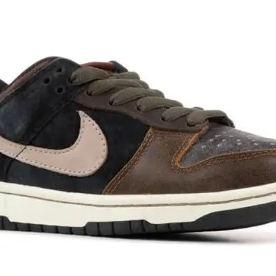 Nike SB Dunk Low Premium ‘Strummer’