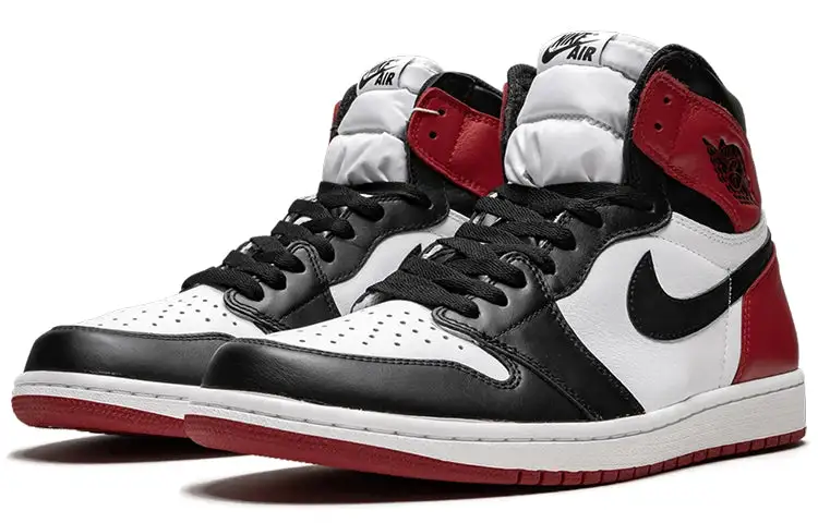 Air Jordan 1 Retro High OG ‘Black Toe’