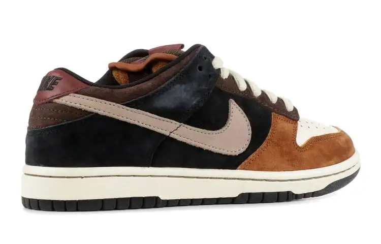 Nike SB Dunk Low Pro ‘Strummer’