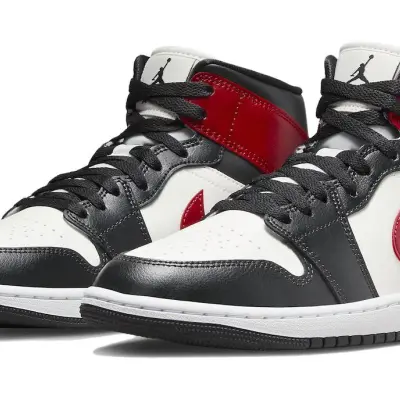 Air Jordan 1 Mid ‘Black Toe’
