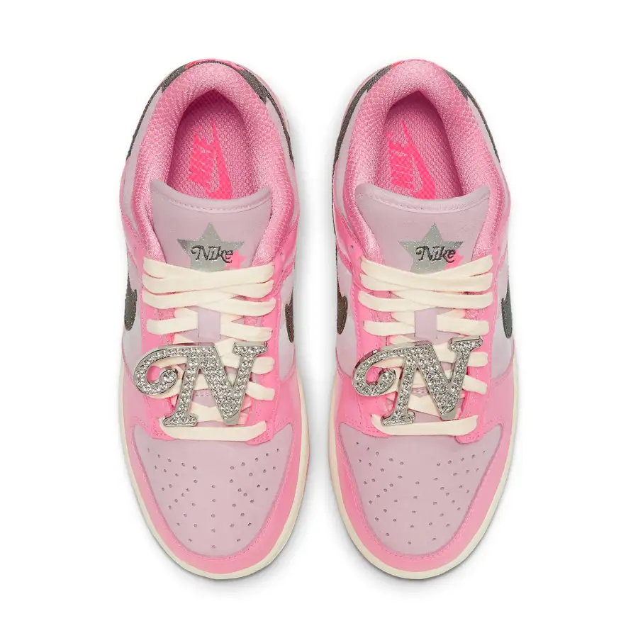 Nike Dunk Low ‘Barbie’