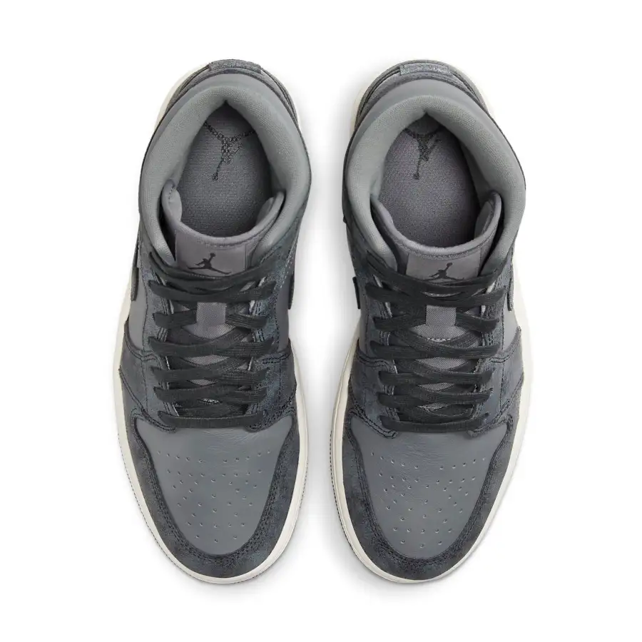 Air Jordan 1 Mid ‘Distressed Smoke Grey’
