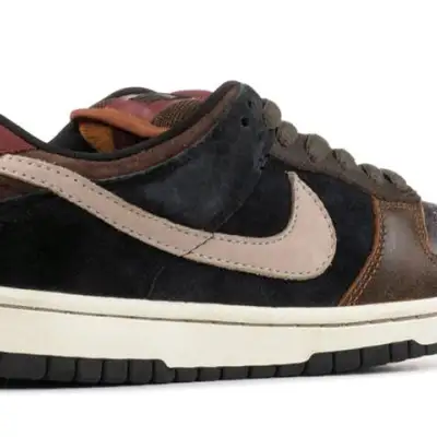 Nike SB Dunk Low Premium ‘Strummer’
