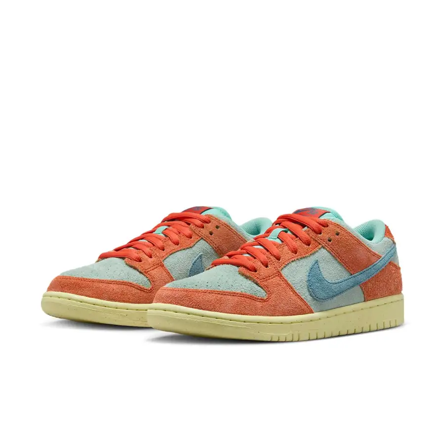 Nike SB Dunk Low ‘Orange Emerald Rise’