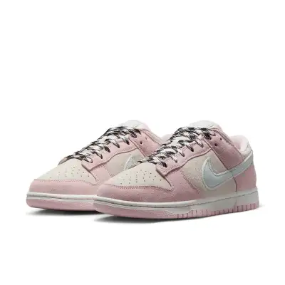 Nike Dunk Low LX ‘Pink Foam’