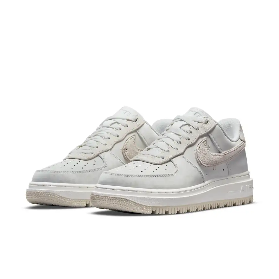 Nike Air Force 1 Luxe ‘Triple White’