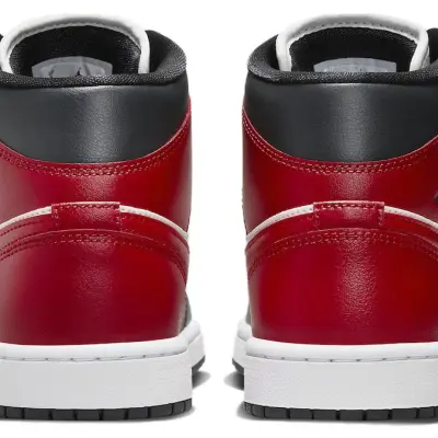 Air Jordan 1 Mid ‘Black Toe’