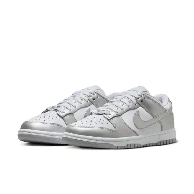 Nike Dunk Low ‘Metallic Silver’