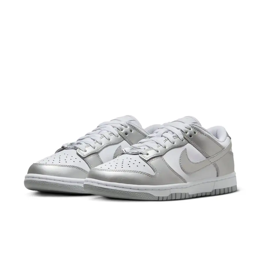 Nike Dunk Low ‘Metallic Silver’