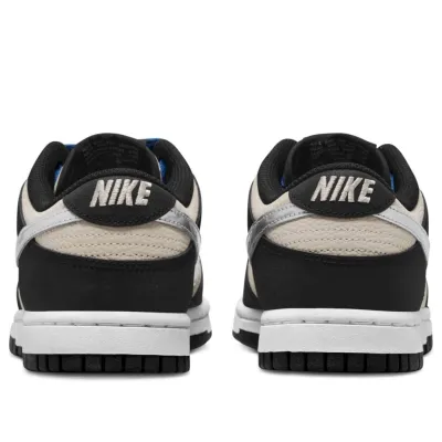 Nike Dunk Low ‘Starry Laces’