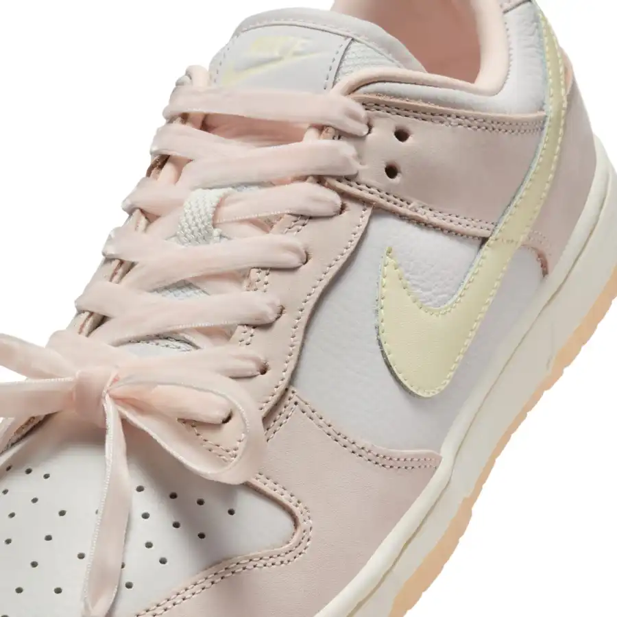 Nike Dunk Low ‘Light Soft Pink’