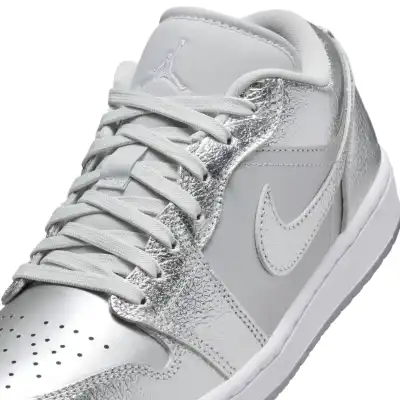 Air Jordan 1 Low SE ‘Metallic Silver’