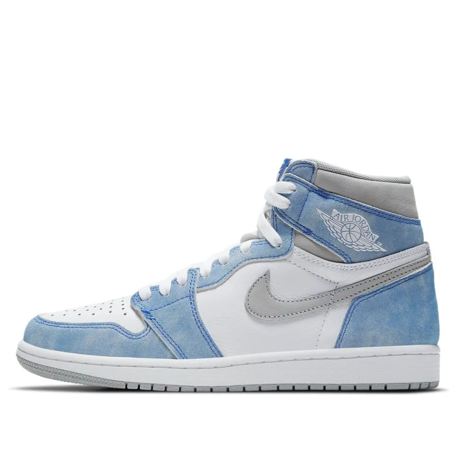 Air Jordan 1 Retro High OG ‘Hyper Royal Light Smoke Grey’